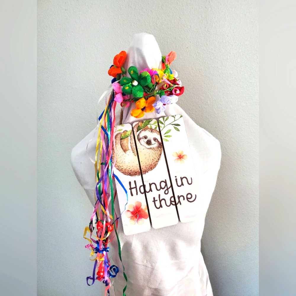 "Hang in there" Sloth Wall Decor